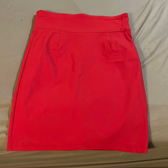 MIDI skirt red zipper in the back size medium - Picture 1 of 3
